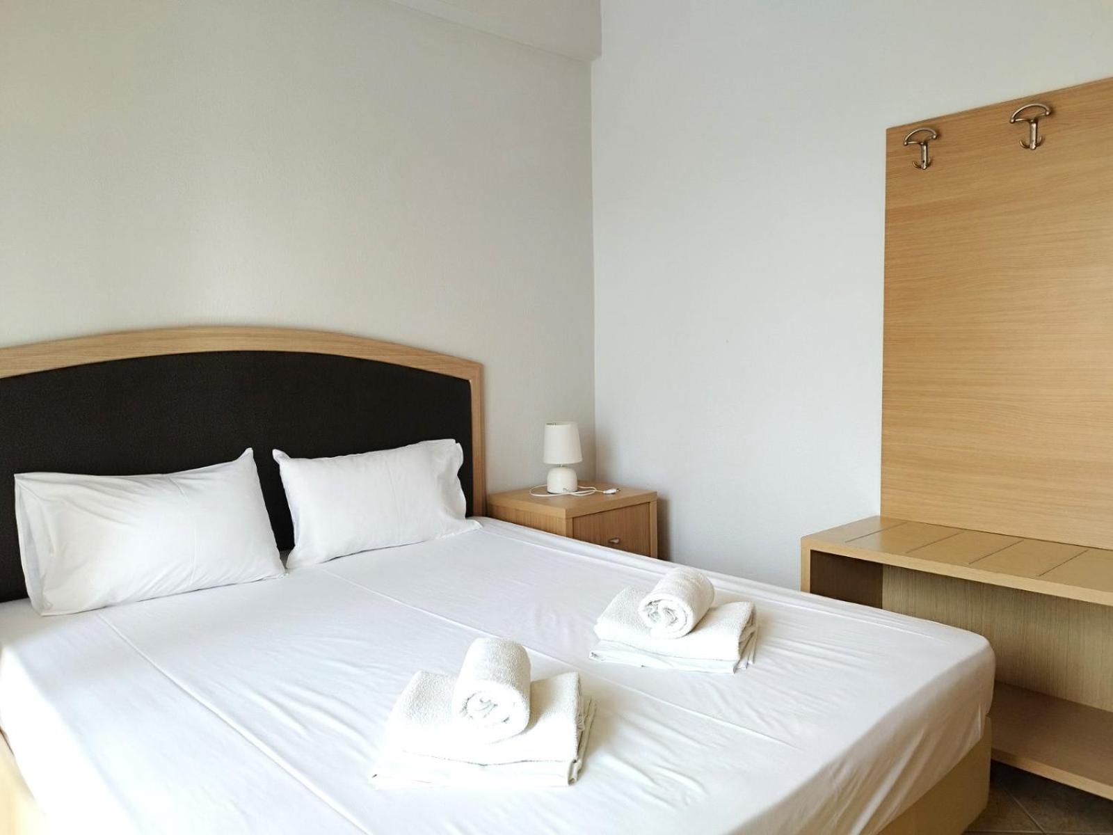 Eleonas Apartments Неа Мудания Екстериор снимка