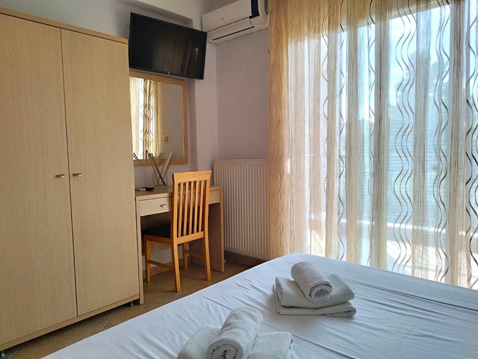 Eleonas Apartments Неа Мудания Екстериор снимка