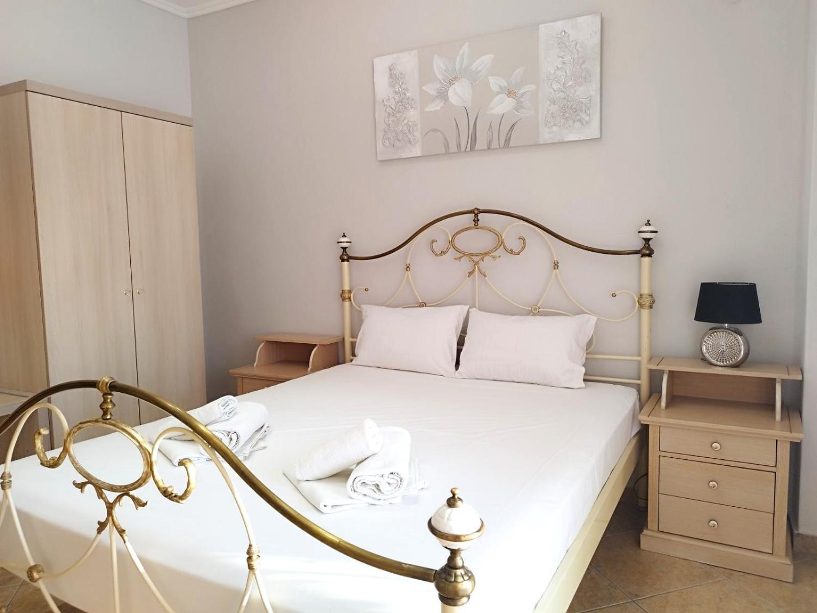 Eleonas Apartments Неа Мудания Екстериор снимка
