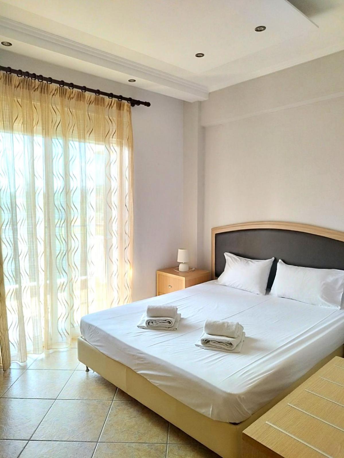 Eleonas Apartments Неа Мудания Екстериор снимка
