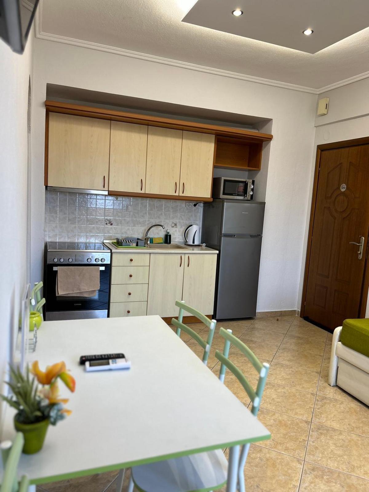Eleonas Apartments Неа Мудания Екстериор снимка