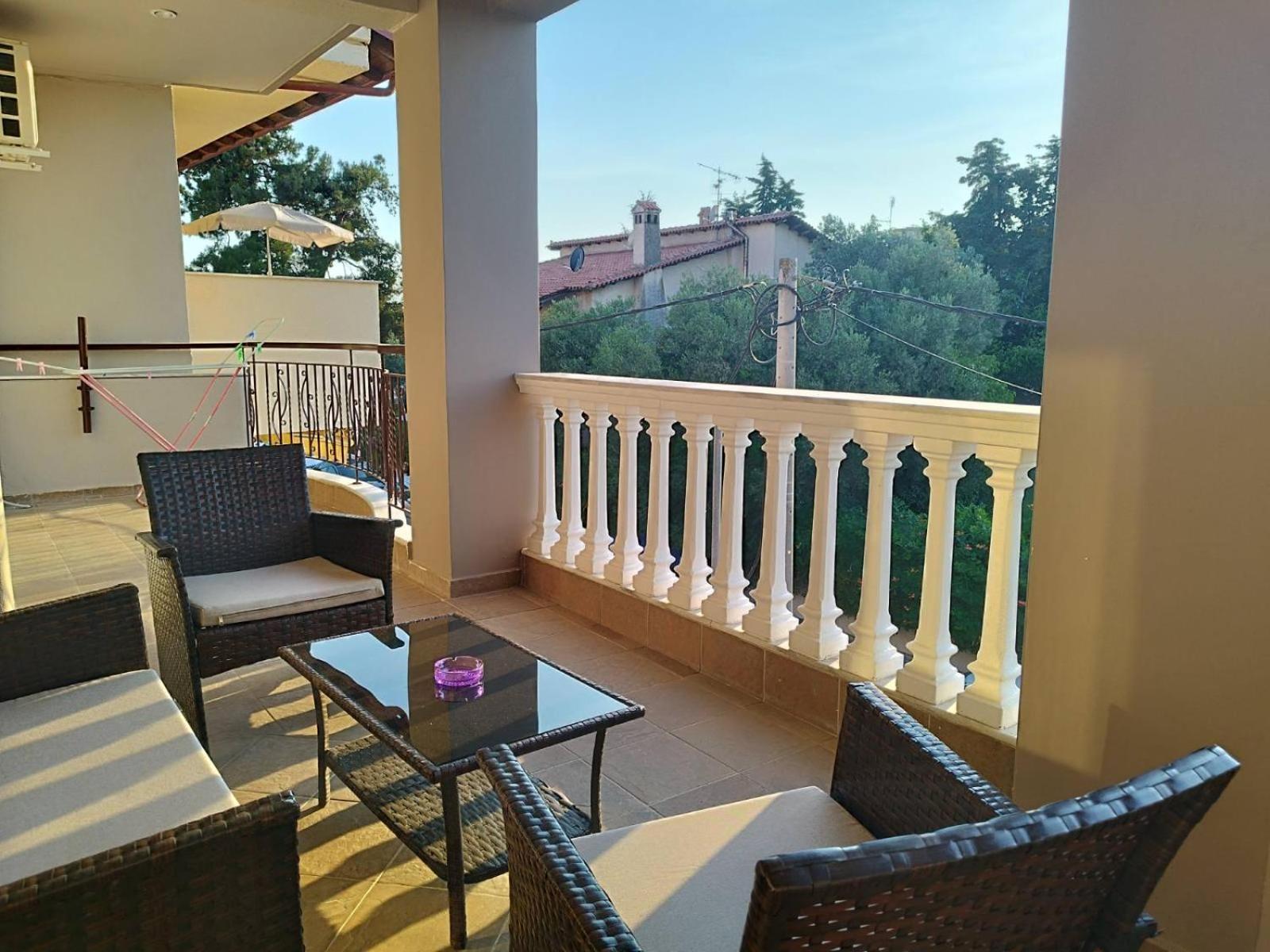 Eleonas Apartments Неа Мудания Екстериор снимка