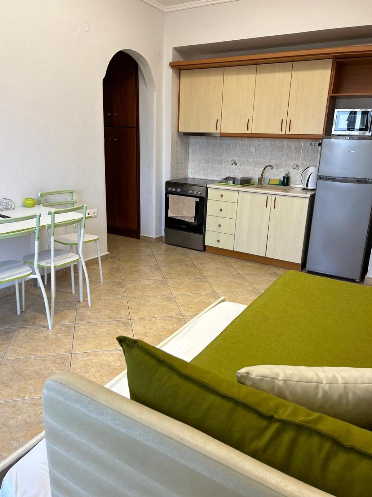 Eleonas Apartments Неа Мудания Екстериор снимка