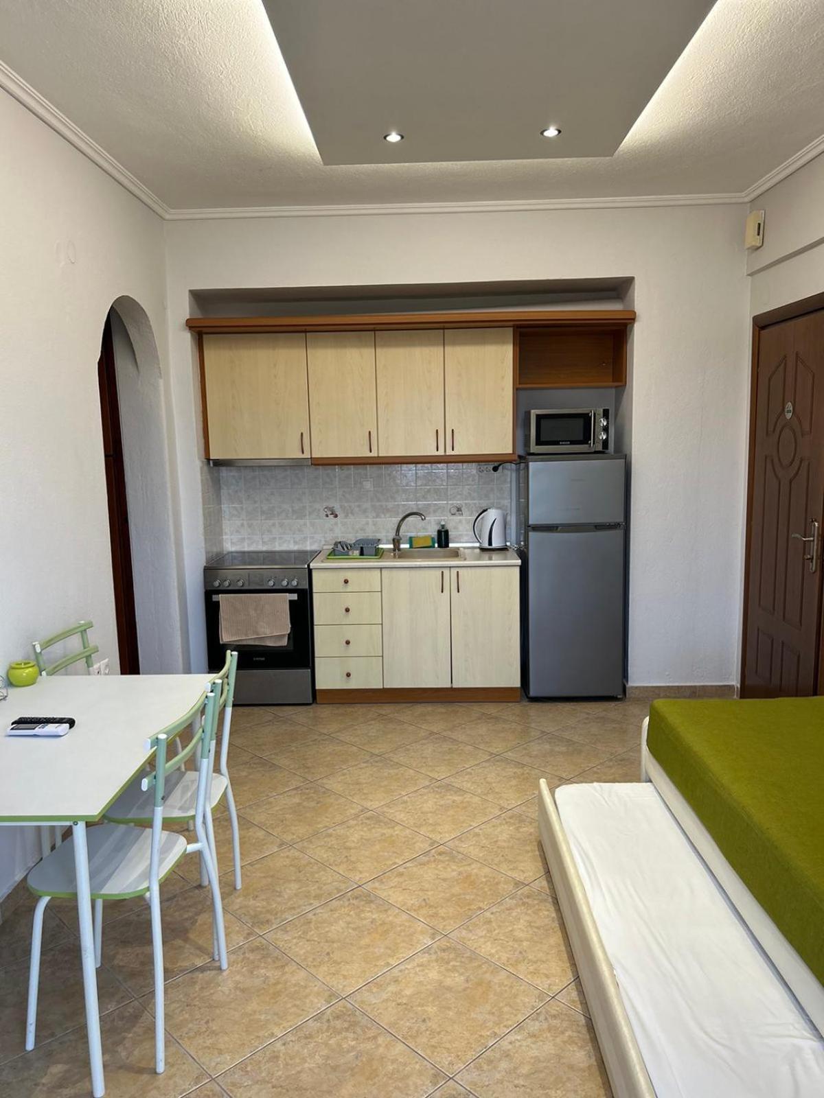 Eleonas Apartments Неа Мудания Екстериор снимка