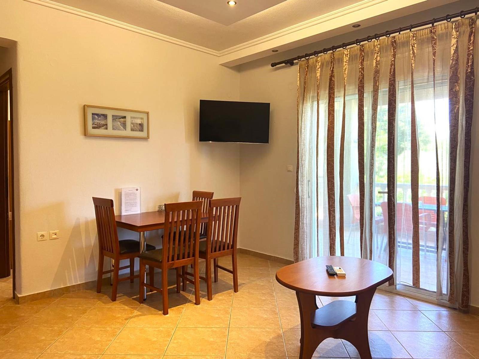 Eleonas Apartments Неа Мудания Екстериор снимка