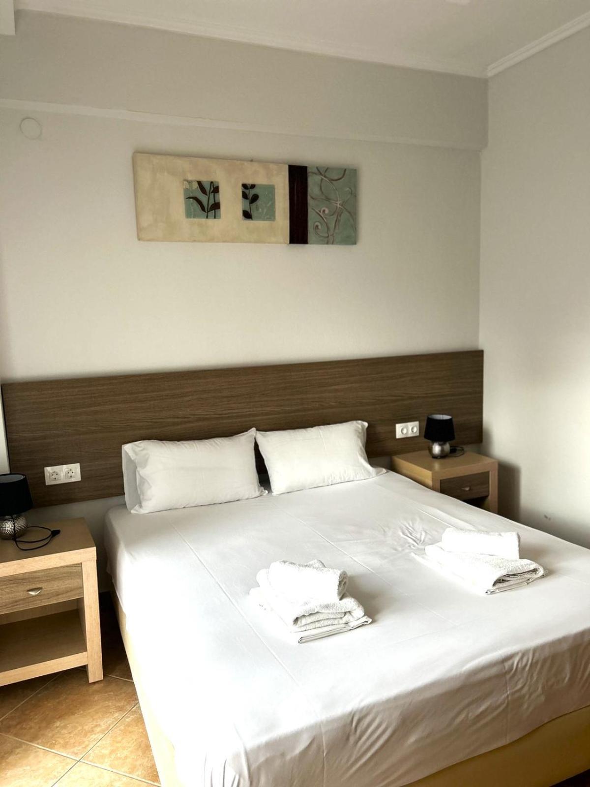 Eleonas Apartments Неа Мудания Екстериор снимка