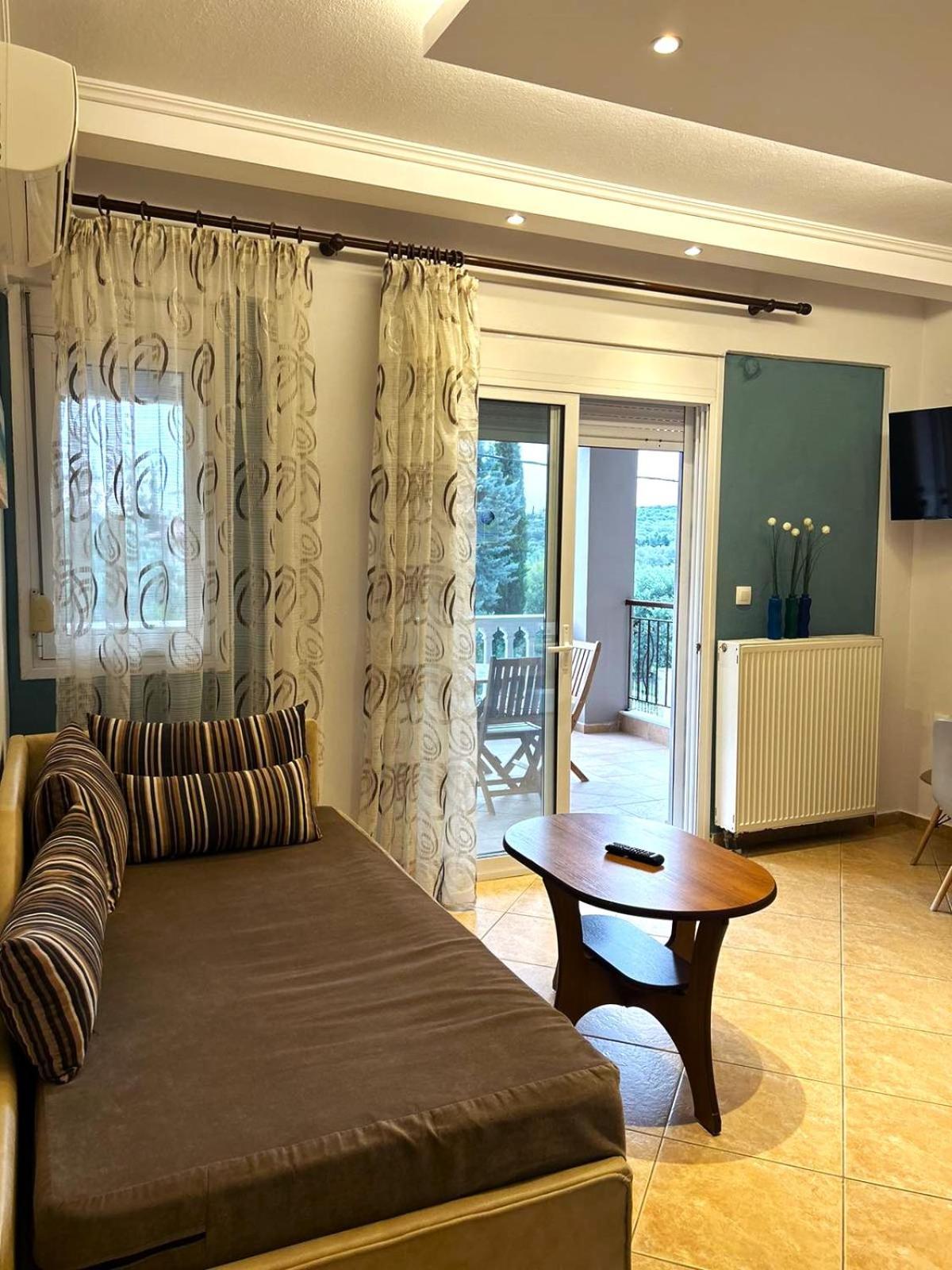 Eleonas Apartments Неа Мудания Екстериор снимка